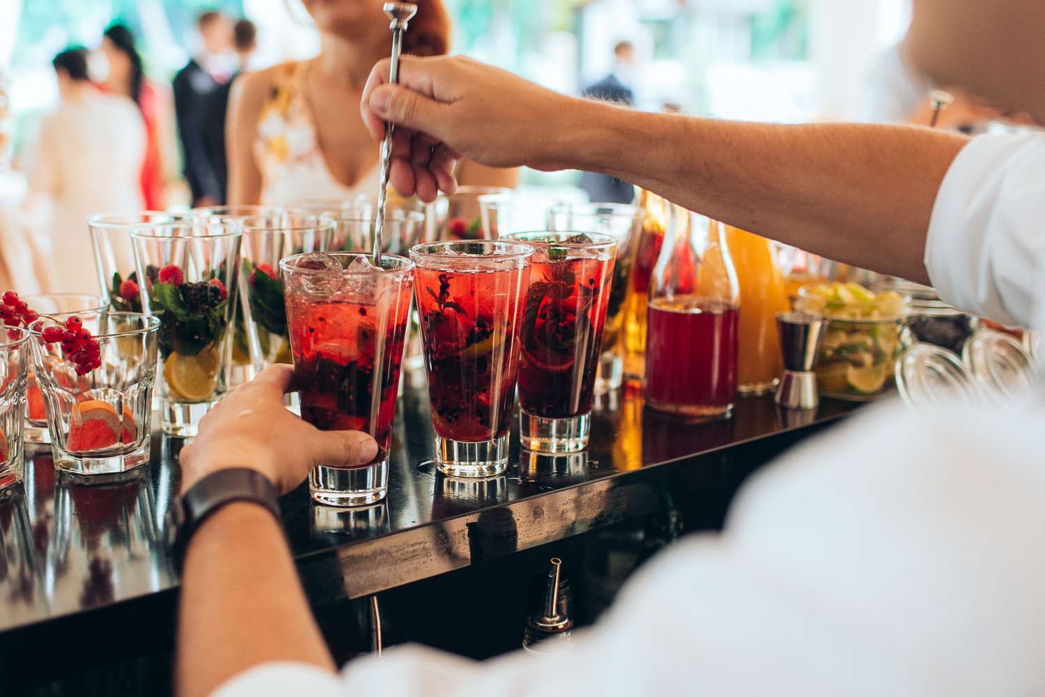 3-Tips-Wedding-Bartenders-Wish-You-Knew-FT-BLOG0224-7f294fd5e8ec49e38df328440e87f497